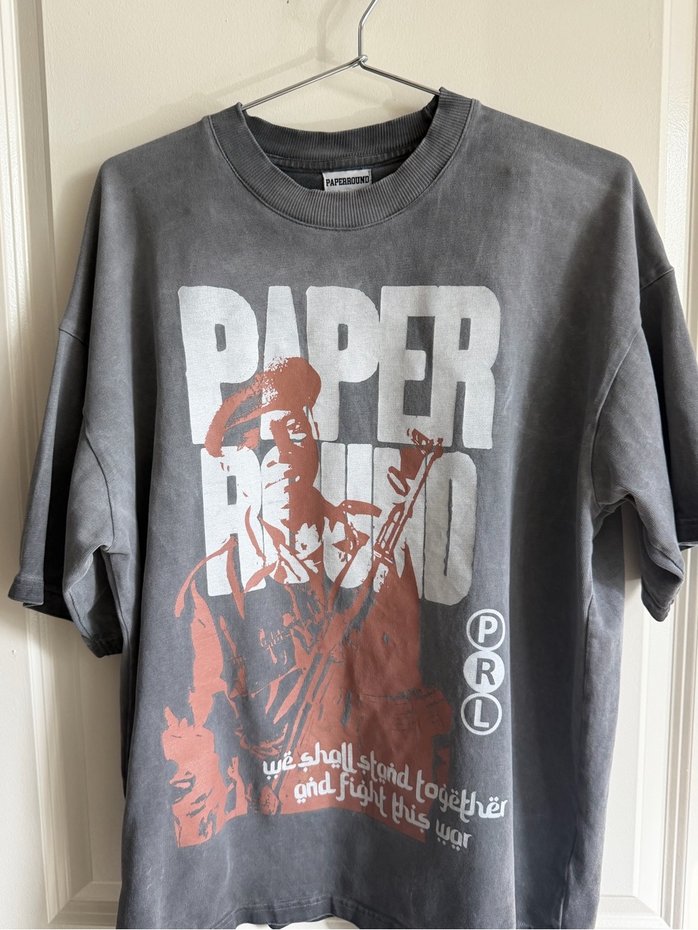 PAPER ROUND GREY WAR T SHIRT Men's Graphic T-Shirt in Charcoal with Rust Print